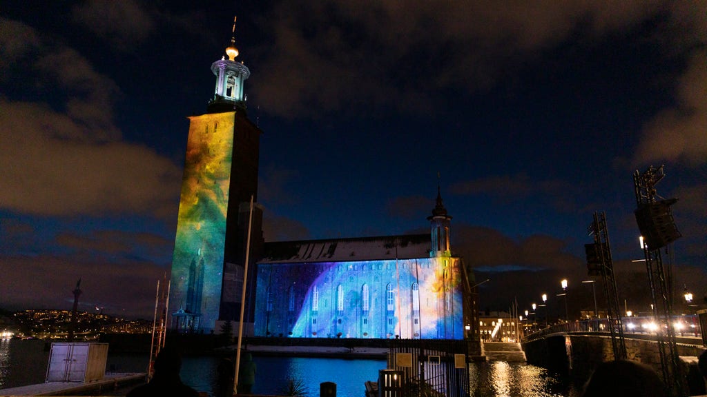 Ljusshow på Stadshuset hyllas av stockholmare: ”Skitballt” - DN.SE Ljusshow på Stadshuset hyllas av stockholmare: ”Skitballt” - DN.SE